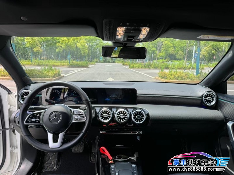 21年奔驰A轿车抵押车出售