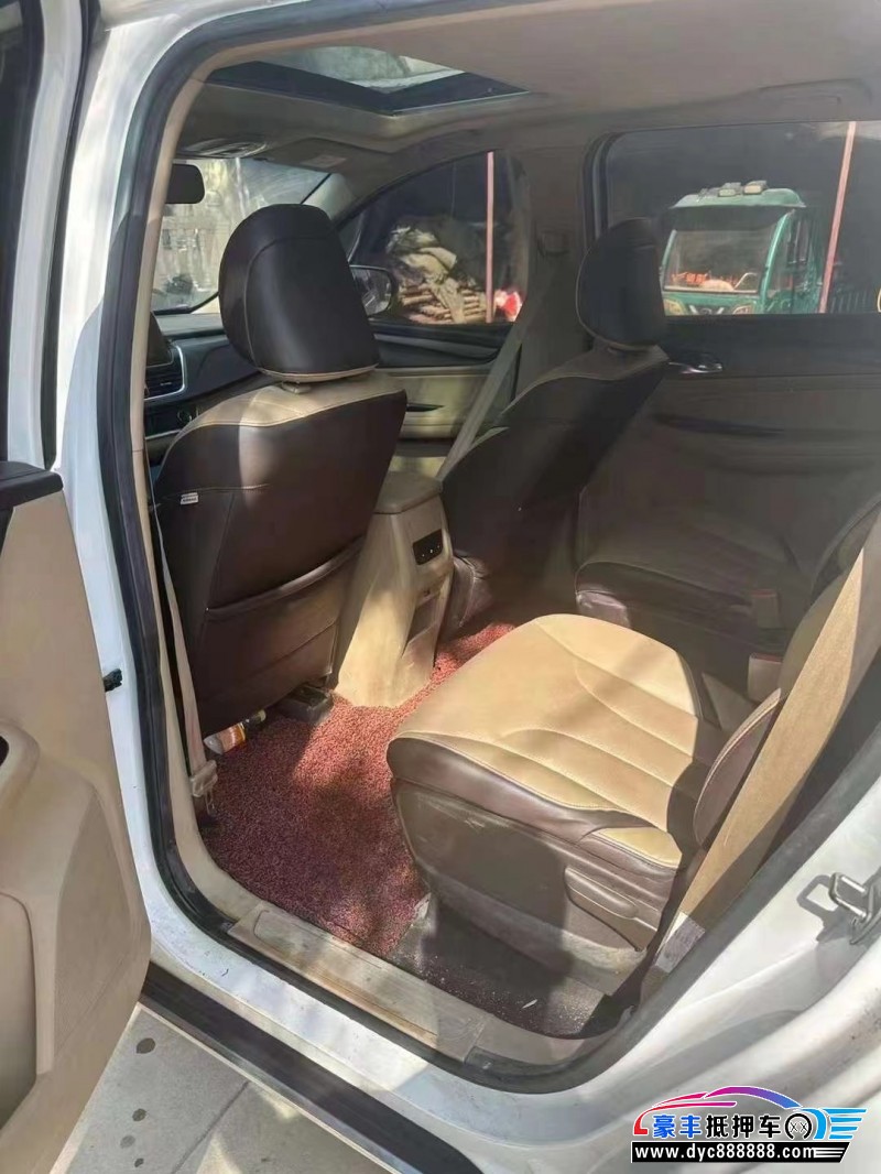 17年宝骏730轿车抵押车出售