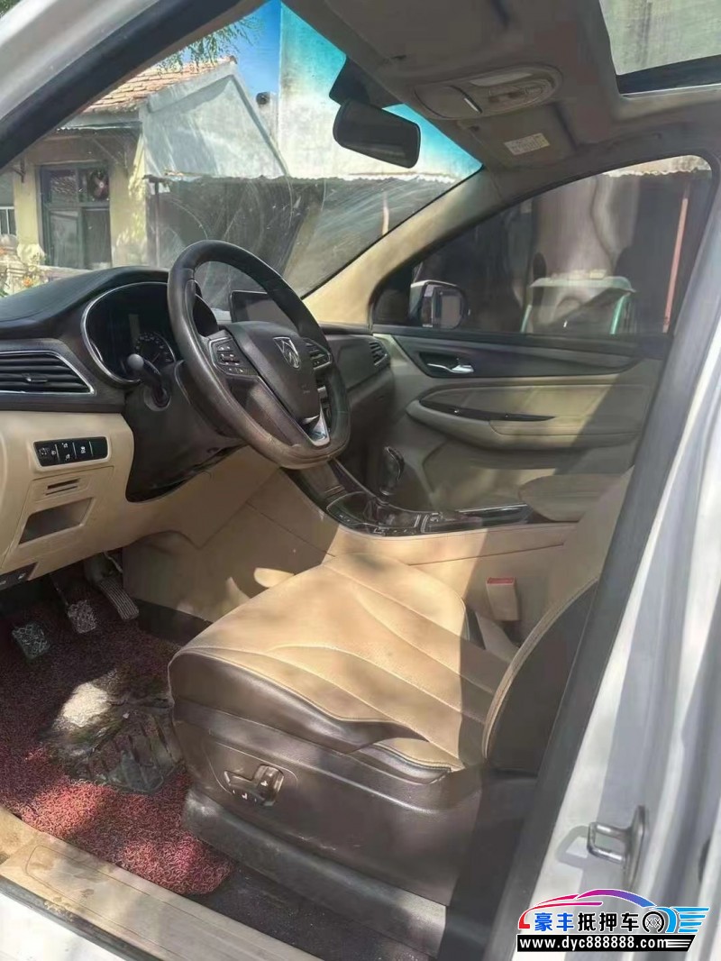 17年宝骏730轿车抵押车出售