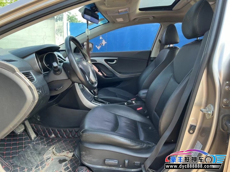 14年现代朗动轿车抵押车出售