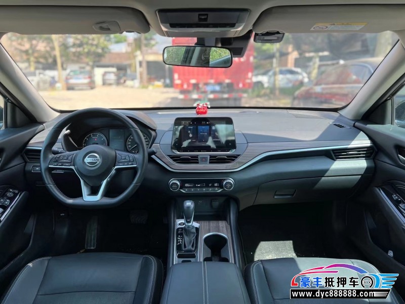 22年日产天籁轿车抵押车出售