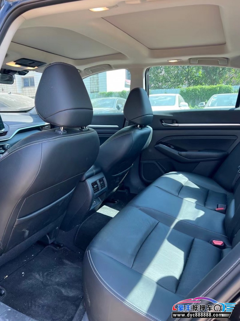 22年日产天籁轿车抵押车出售