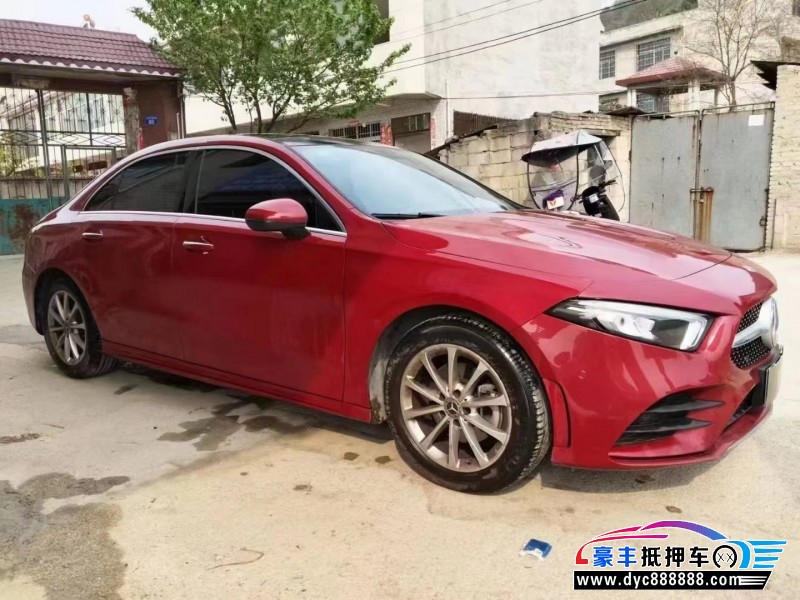 21年奔驰A轿车抵押车出售