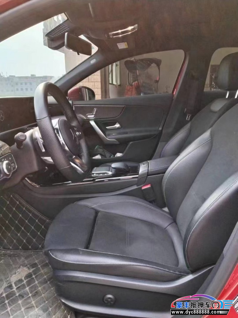 21年奔驰A轿车抵押车出售