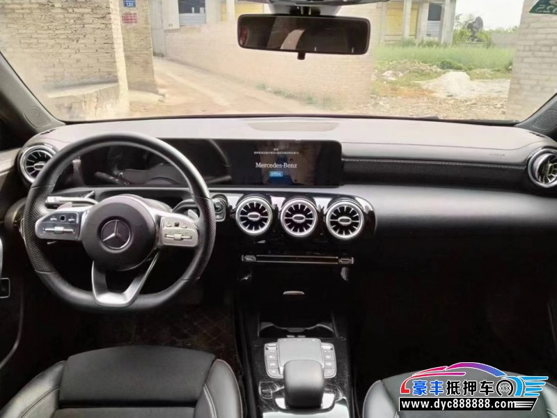 21年奔驰A轿车抵押车出售