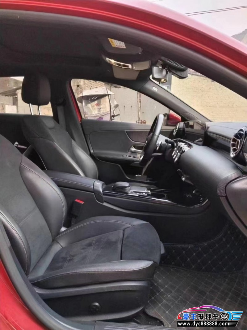 21年奔驰A轿车抵押车出售