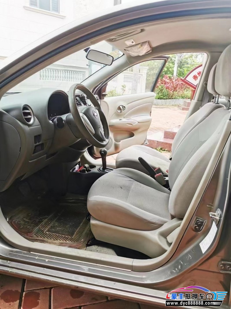 18年日产阳光轿车抵押车出售