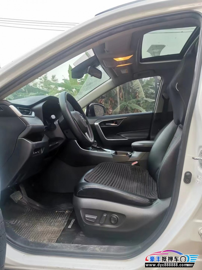 22年丰田RAV4轿车抵押车出售