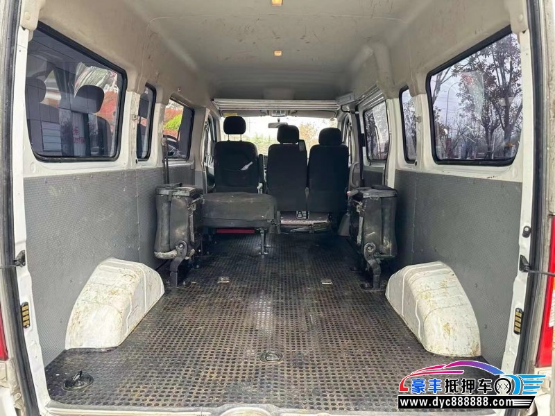 22年上汽大通V80轿车抵押车出售