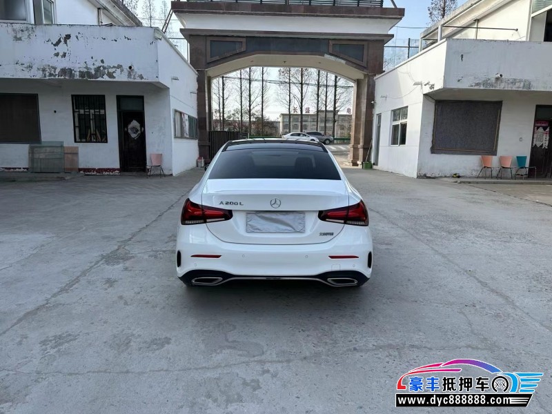 21年奔驰A轿车抵押车出售