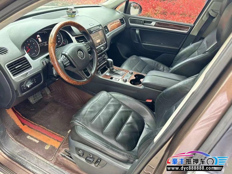 12年大众途锐轿车抵押车出售