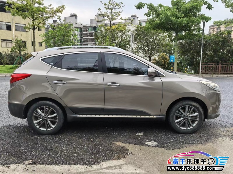 13年现代ix35轿车抵押车出售