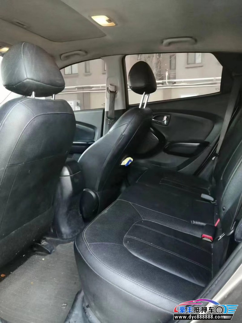 14年现代ix35轿车抵押车出售