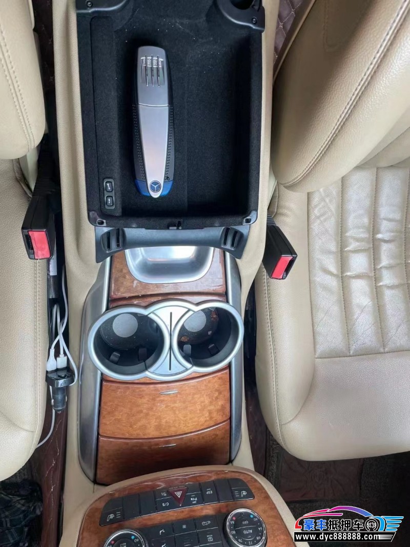 06年奔驰R轿车抵押车出售