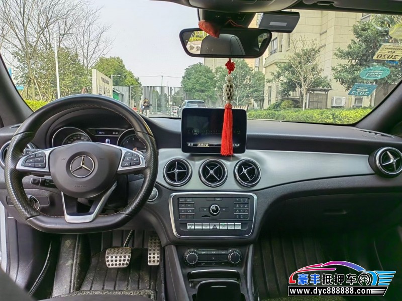 18年奔驰CLA轿车抵押车出售