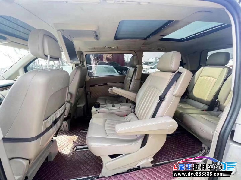 12年奔驰唯雅诺轿车抵押车出售