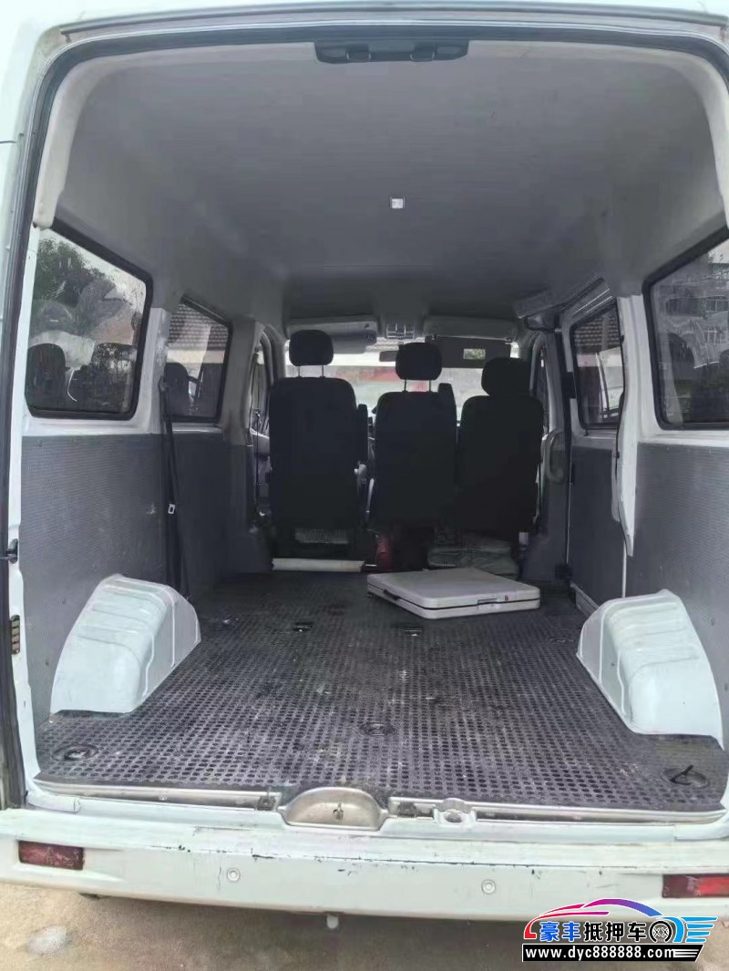 22年上汽大通V80轿车抵押车出售