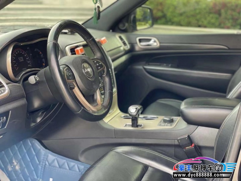 15年Jeep大切诺基轿车抵押车出售