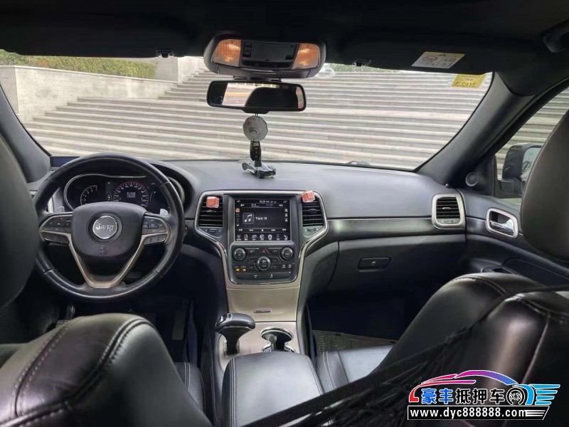 15年Jeep大切诺基轿车抵押车出售