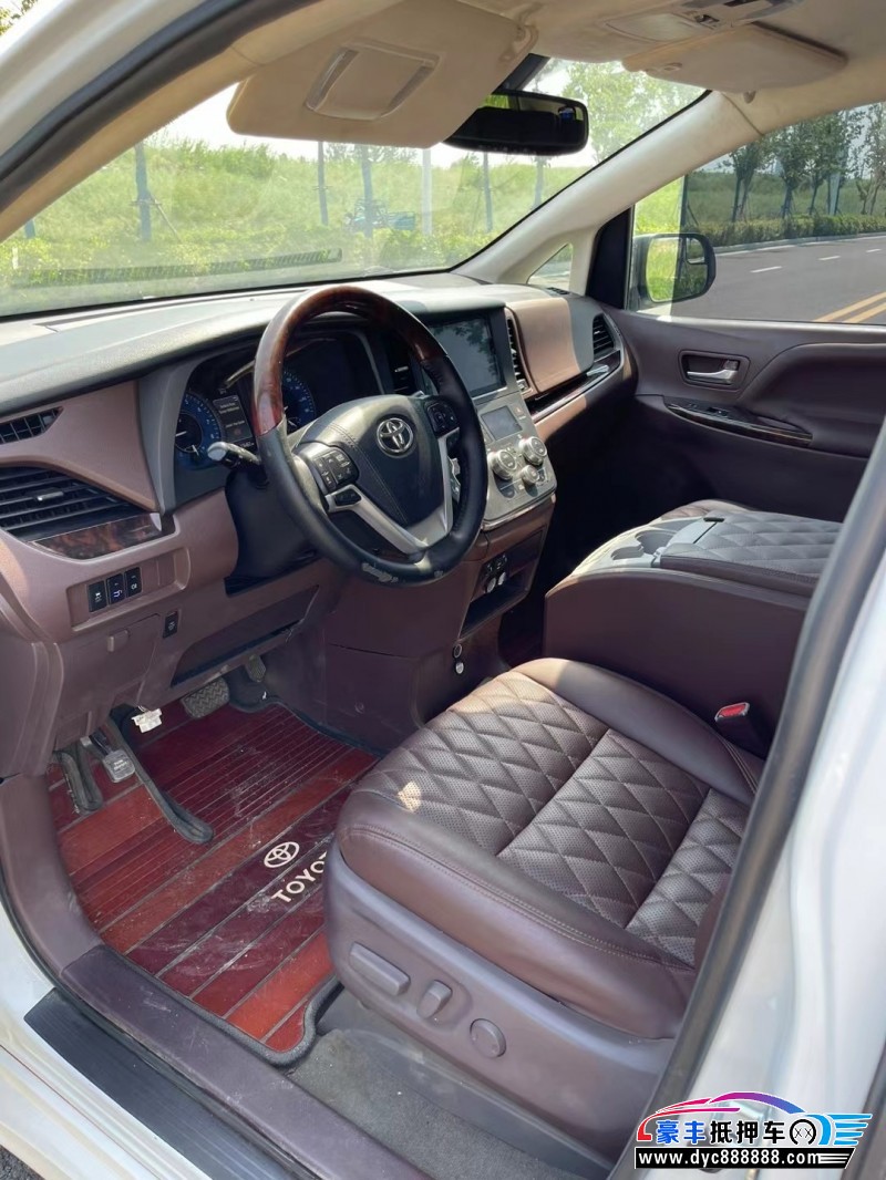 18年丰田塞纳轿车抵押车出售