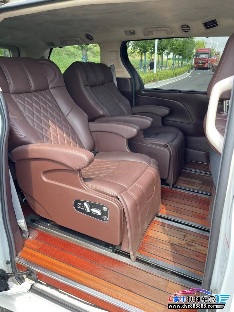 18年丰田塞纳轿车抵押车出售