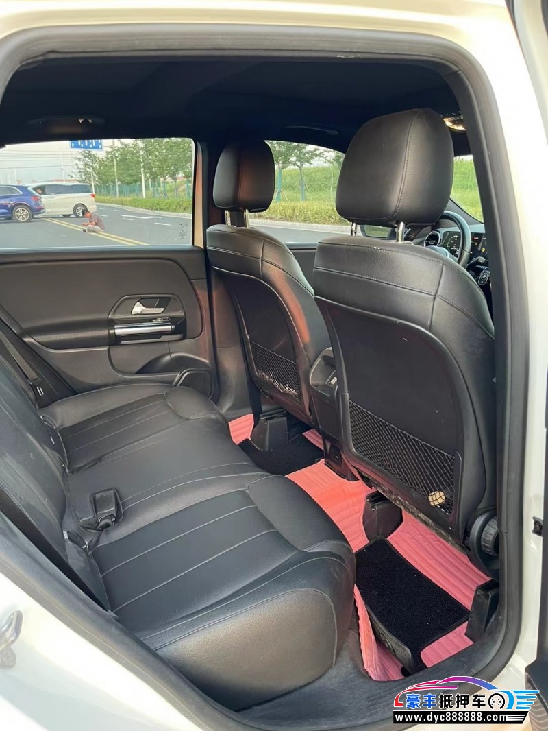 21年奔驰B轿车抵押车出售