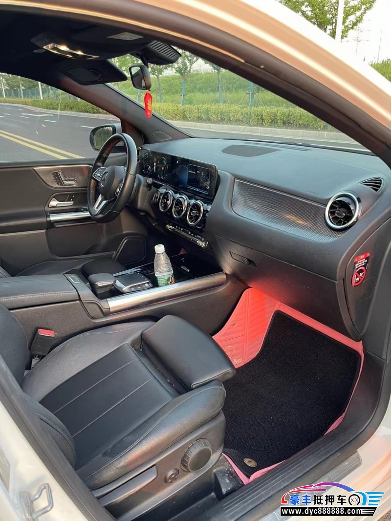 21年奔驰B轿车抵押车出售