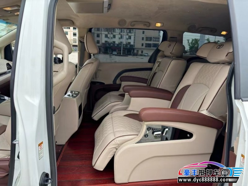 18年丰田塞纳轿车抵押车出售