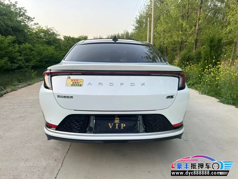 22年极狐阿尔法S轿车抵押车出售