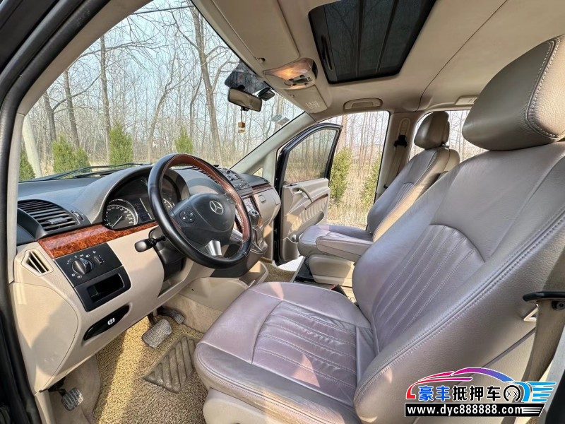 13年奔驰唯雅诺轿车抵押车出售