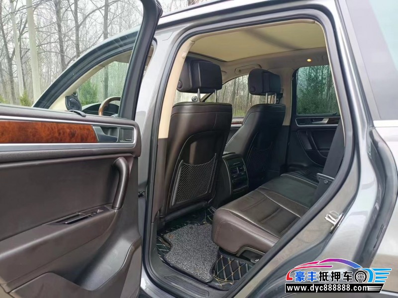 14年大众途锐轿车抵押车出售