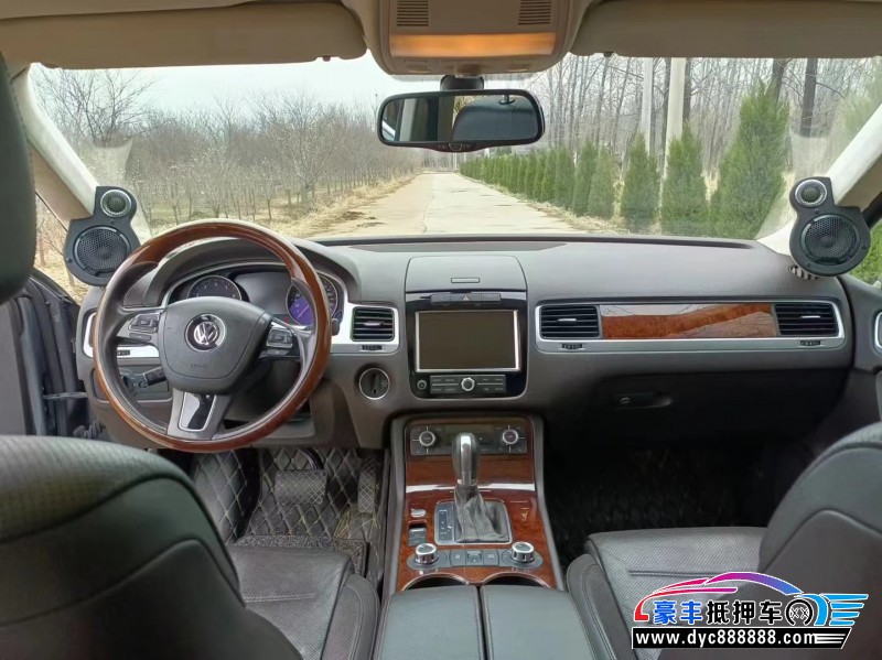 14年大众途锐轿车抵押车出售