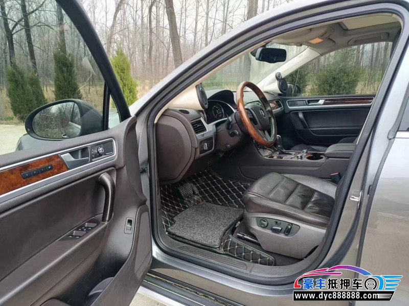 14年大众途锐轿车抵押车出售