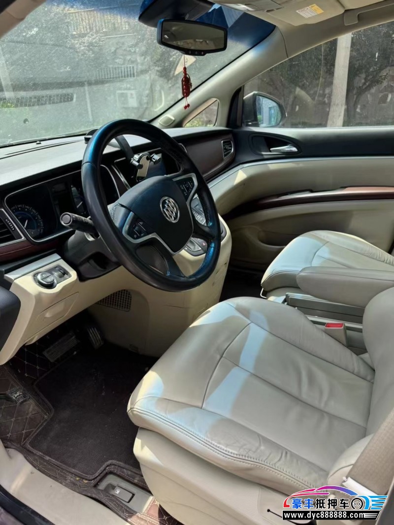 15年别克GL8轿车抵押车出售