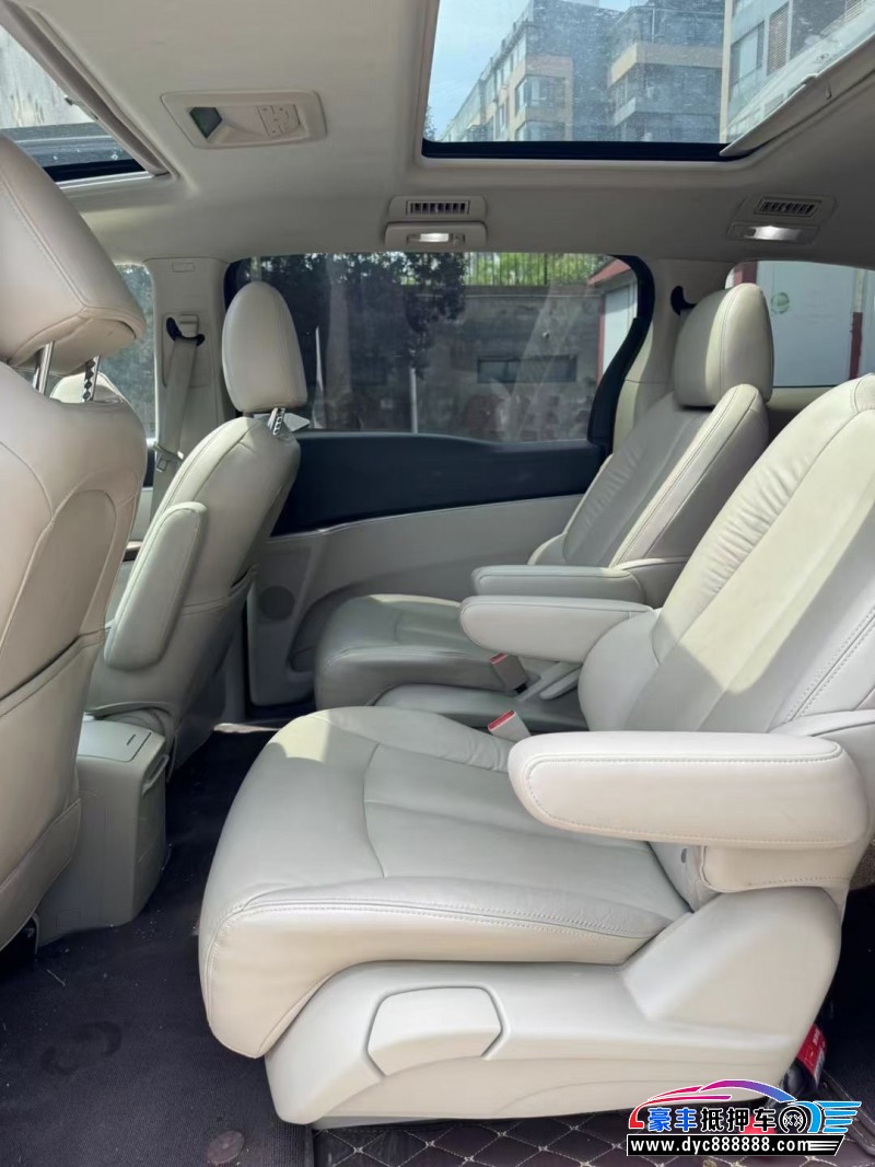 15年别克GL8轿车抵押车出售