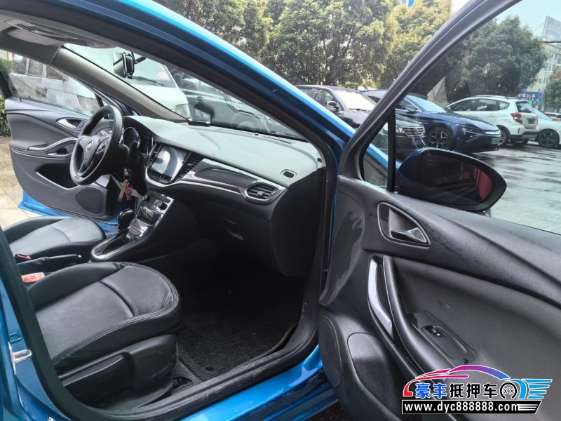 17年别克威朗轿车抵押车出售