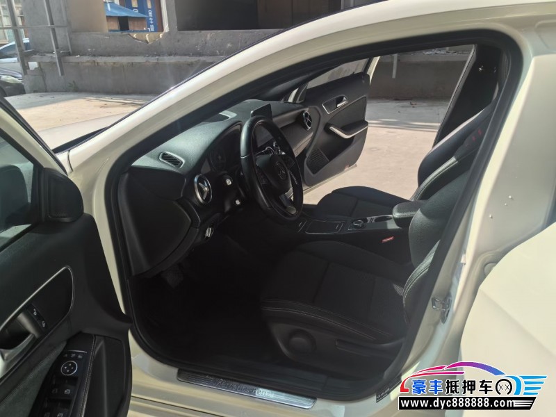 18年奔驰A轿车抵押车出售