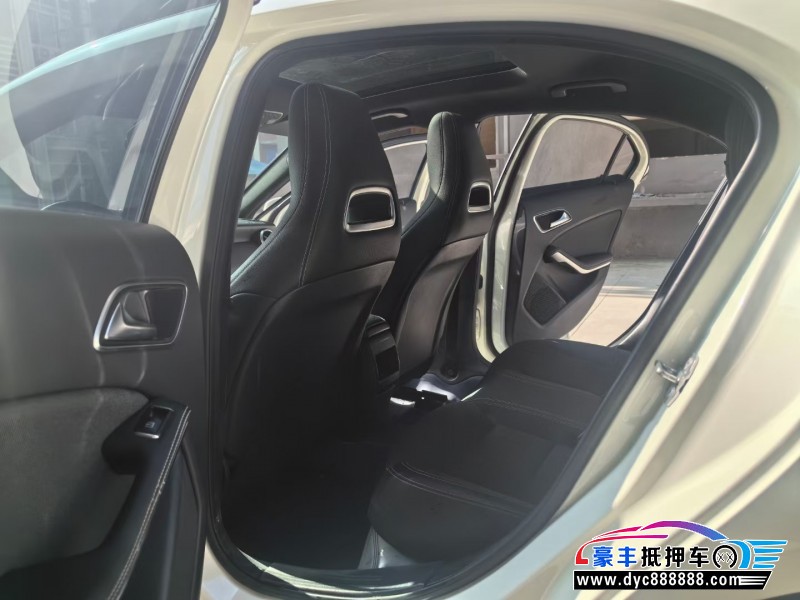 18年奔驰A轿车抵押车出售