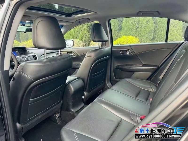 16年本田雅阁轿车抵押车出售