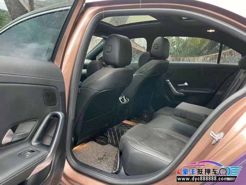 20年奔驰A轿车抵押车出售