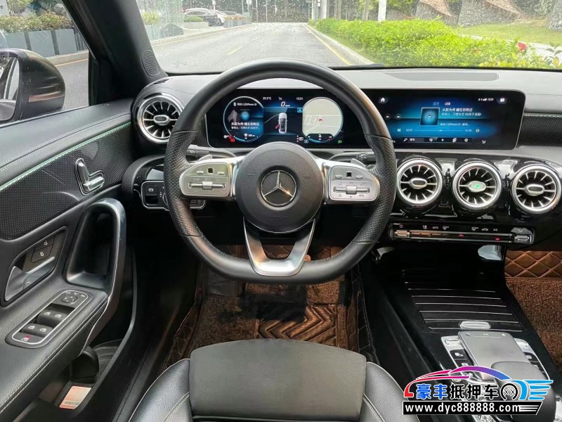 20年奔驰A轿车抵押车出售