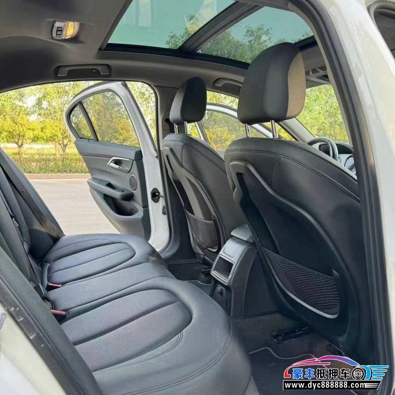 18年宝马1系轿车抵押车出售