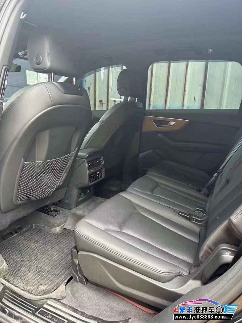 22年奥迪Q7轿车抵押车出售