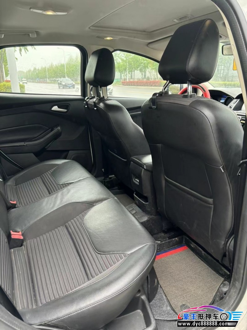 17年福特福克斯轿车抵押车出售