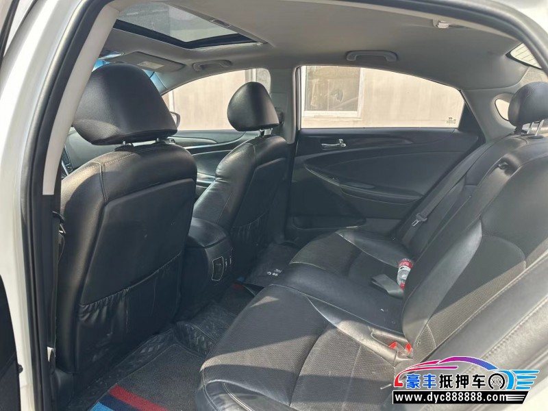 13年现代索纳塔轿车抵押车出售