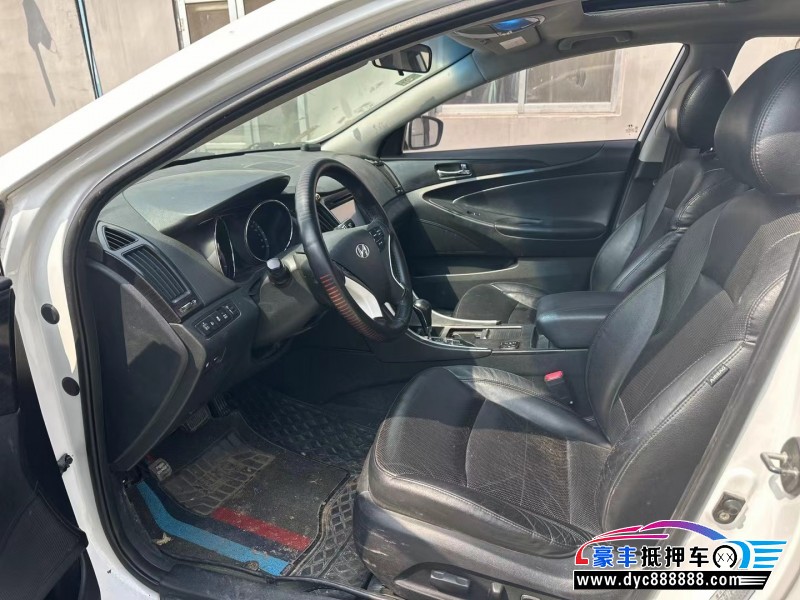 13年现代索纳塔轿车抵押车出售