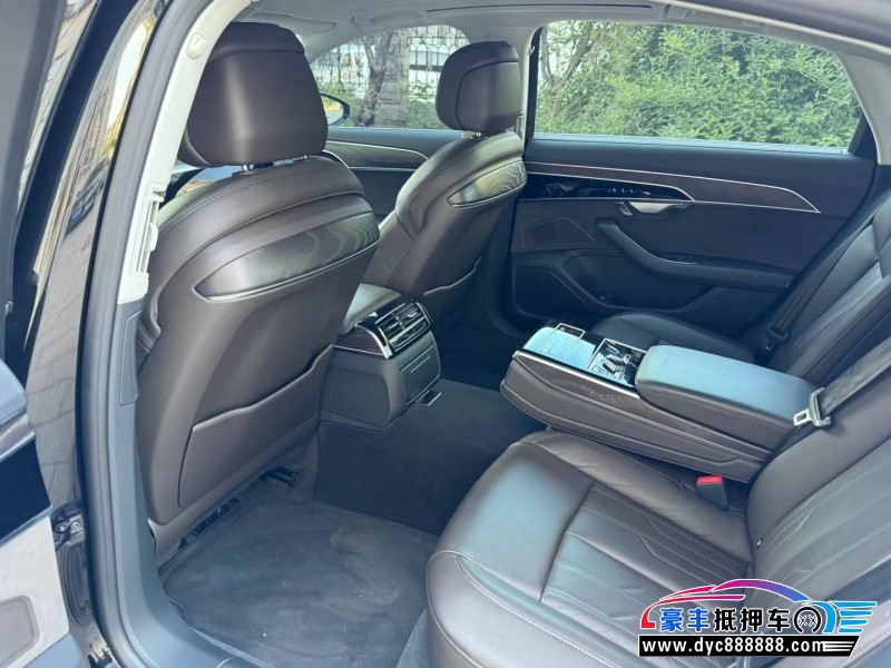 20年奥迪A8轿车抵押车出售