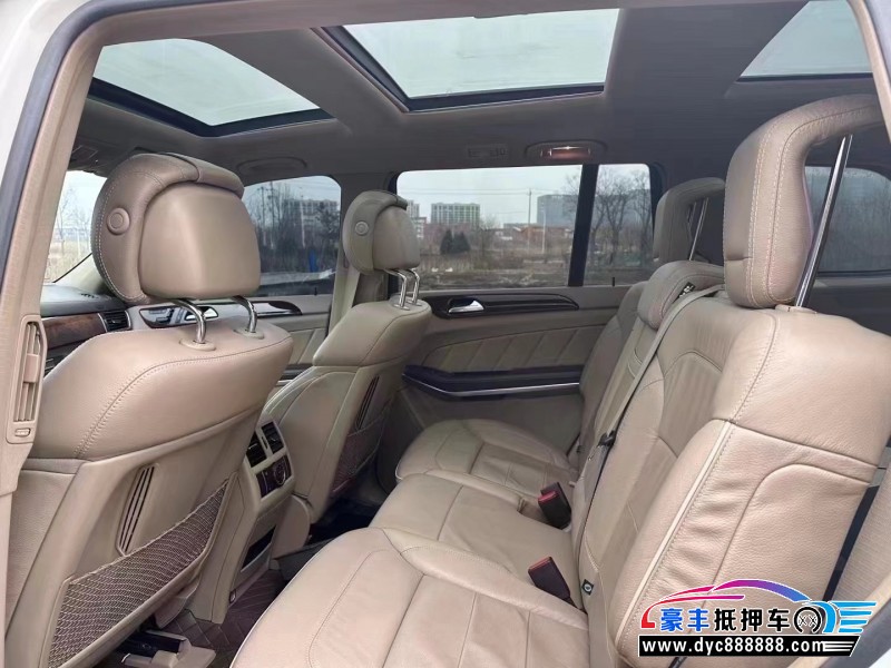 13年奔驰GL轿车抵押车出售