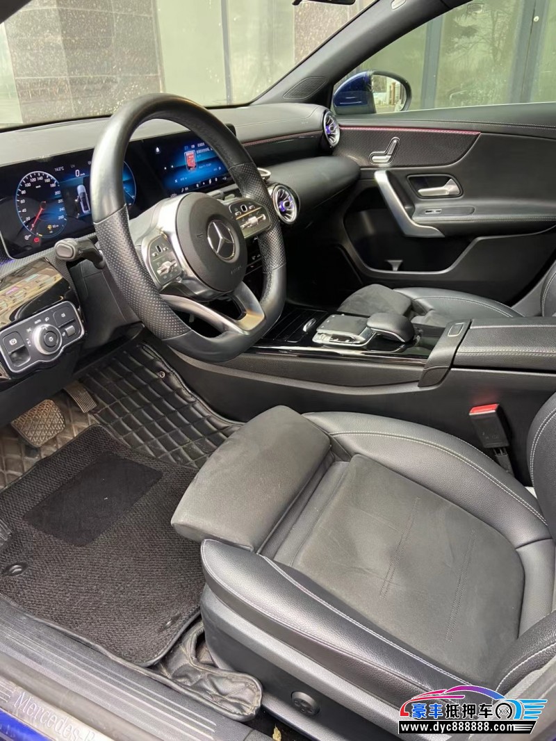 20年奔驰A轿车抵押车出售