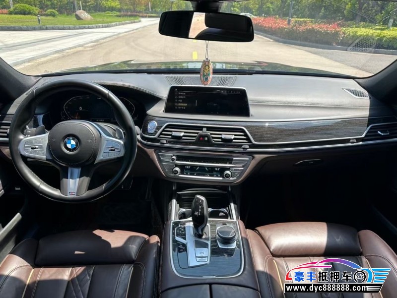 22年宝马7系轿车抵押车出售